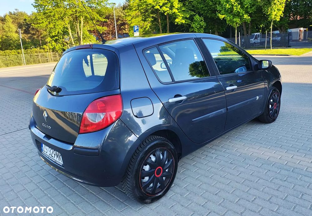 Renault Clio 1.2 16V Confort Authentique - 17