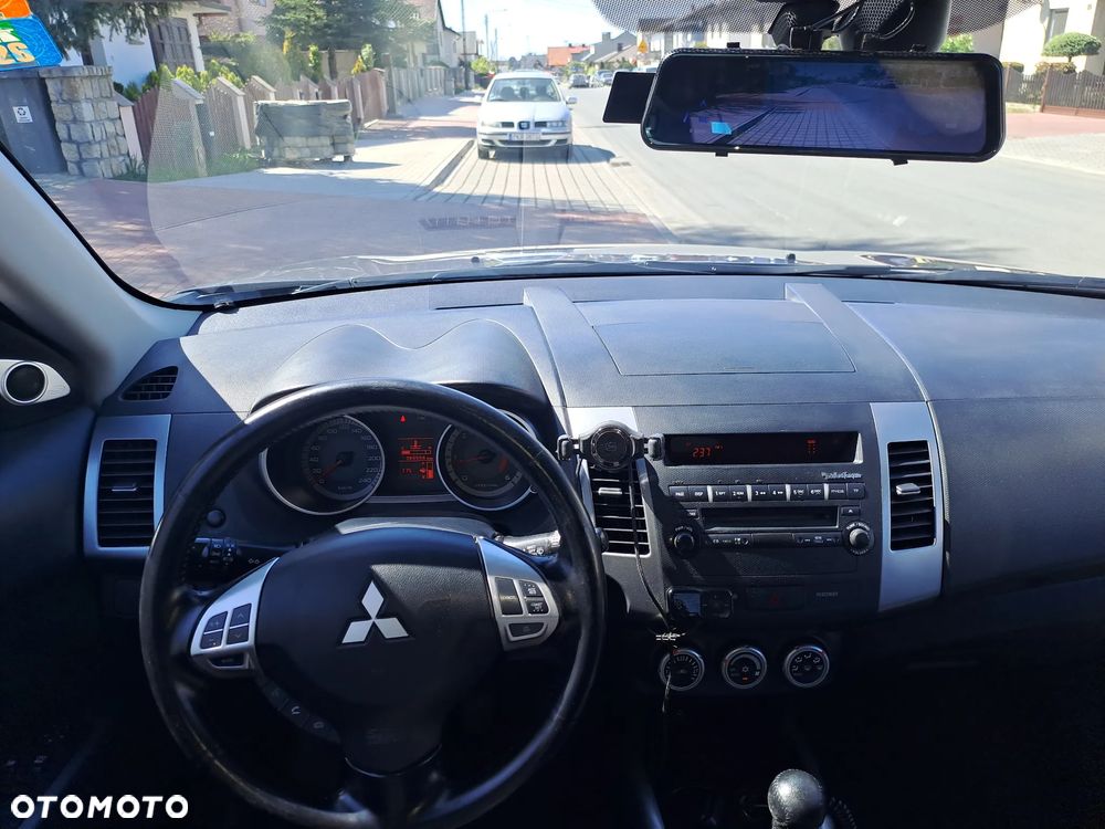 Mitsubishi Outlander 2.2 DID Intense + - 15
