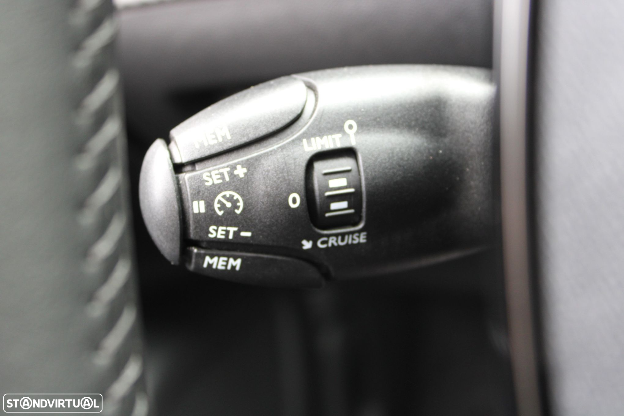 Peugeot 2008 1.2 PureTech Allure Pack - 35