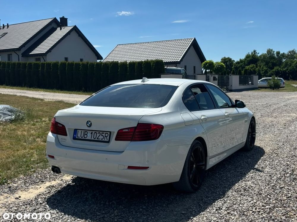 BMW Seria 5 528i xDrive Sport-Aut - 13
