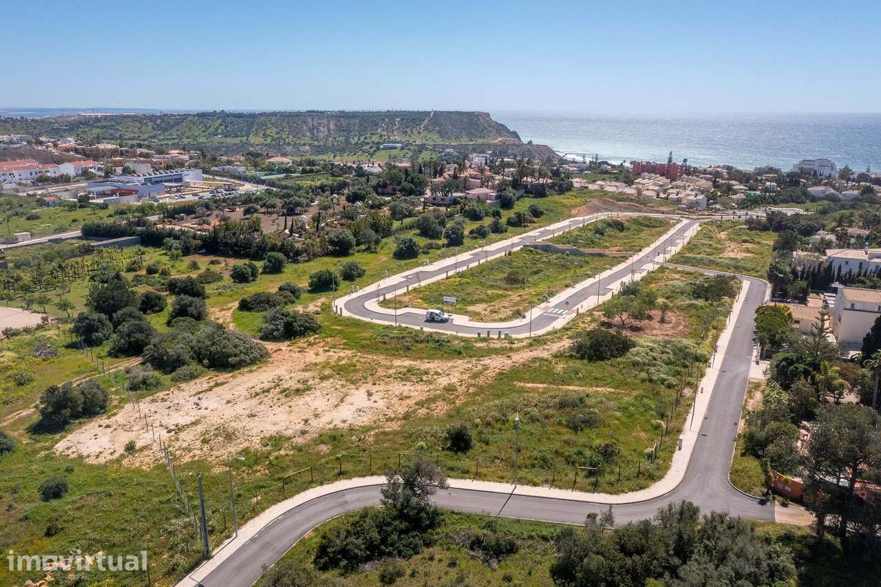LOTE URBANO PARA VENDA NA PRAIA DA LUZ, MONTE LEMOS - Grande imagem: 4/5