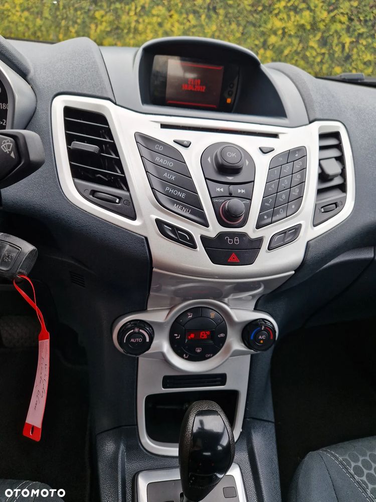 Ford Fiesta 1.4 Autom Titanium - 23