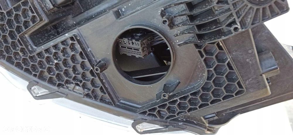 VW CADDY IV 2K8 20- LAMPA PRAWY PRZÓD FULL LED EU - 9