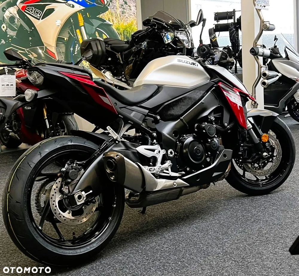 Suzuki GSX - 34