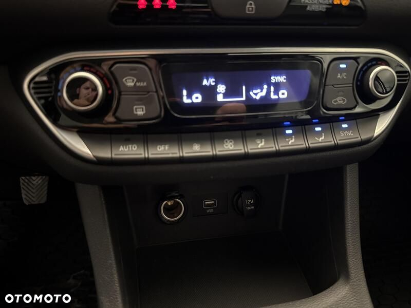 Hyundai i30 1.5 DPI Smart - 17