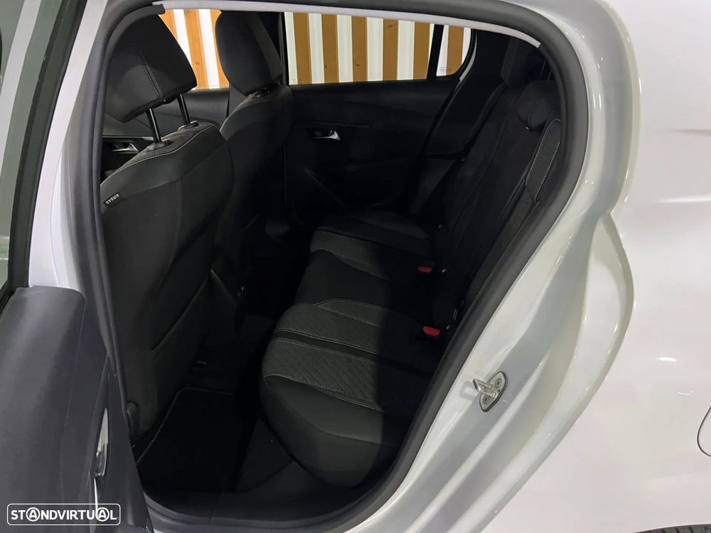 Peugeot 208 1.2 Hybrid Allure e-DCS6 - 12