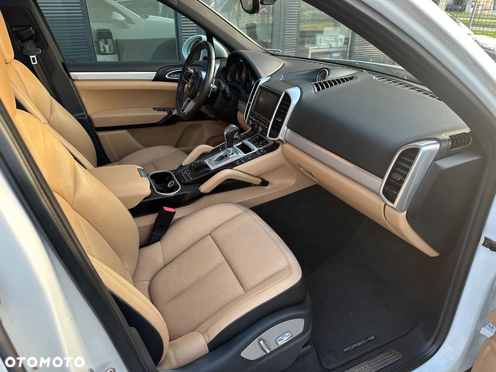 Porsche Cayenne - 27