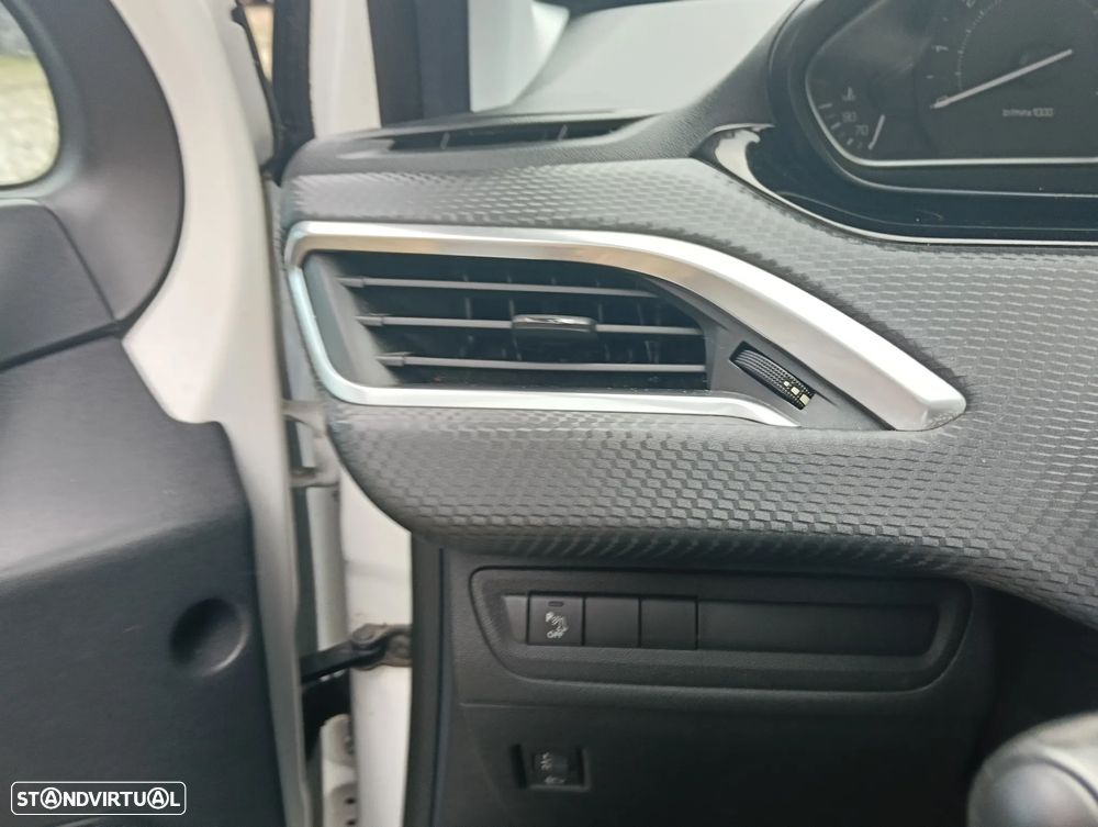 Peugeot 2008 1.2 PureTech Style - 18