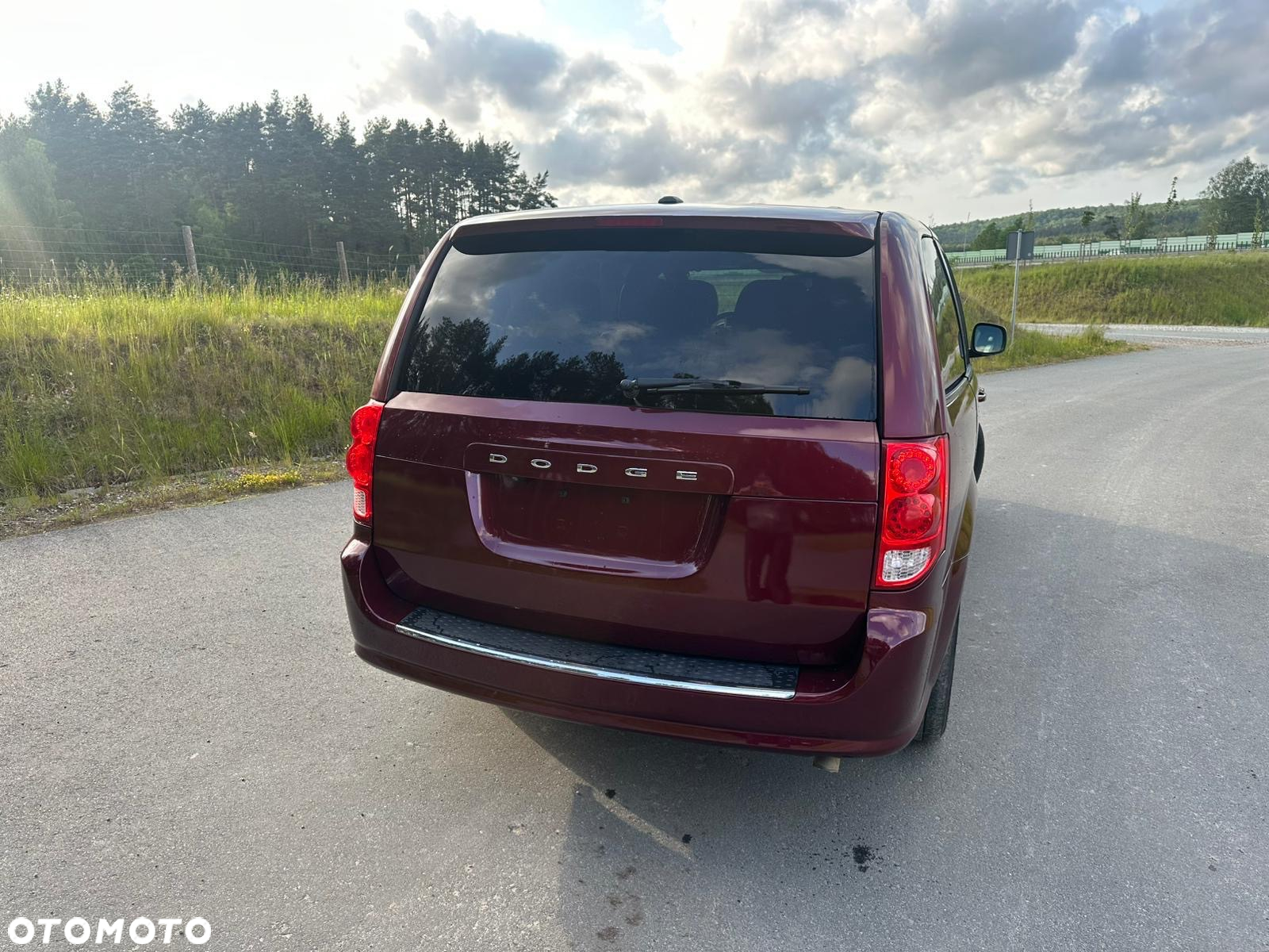 Dodge Grand Caravan - 11