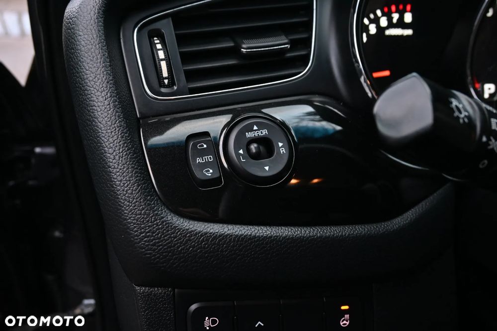 Kia Ceed 1.6 GDI DCT Spirit - 36