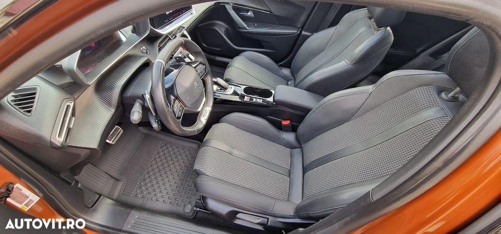 Peugeot 2008 1.2 L PureTech STT EAT8 GT Line - 12