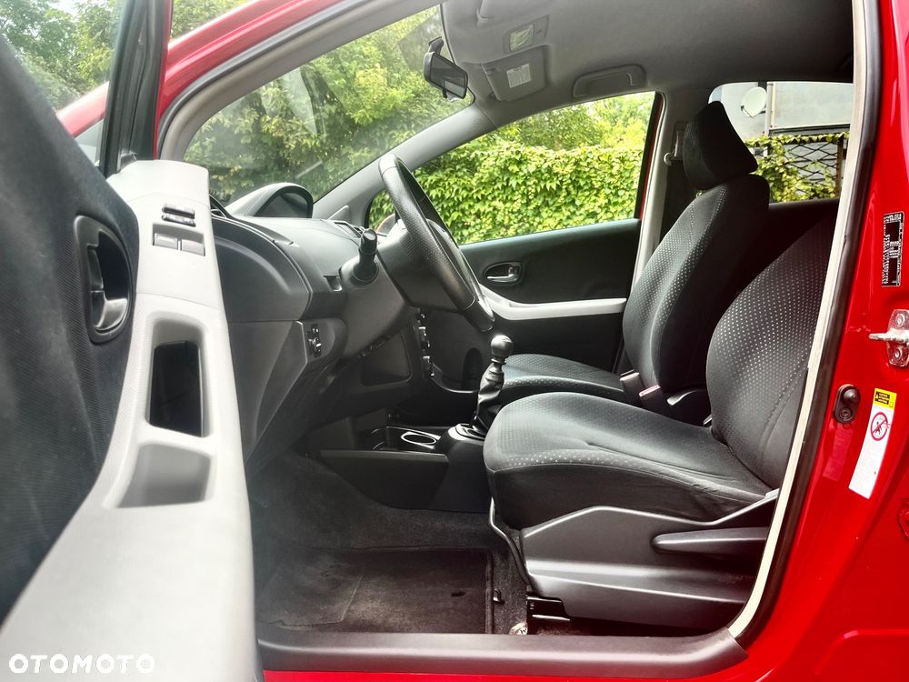 Toyota Yaris 1.33 VVT-i Executive - 16