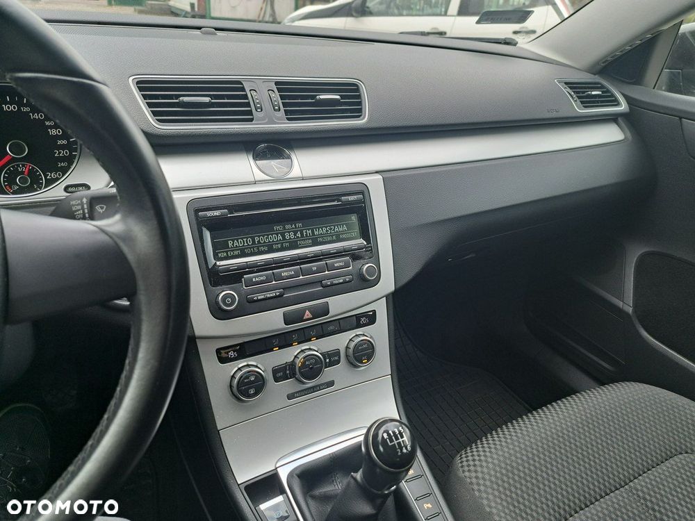 Volkswagen Passat 1.6 TDI Trendline - 21