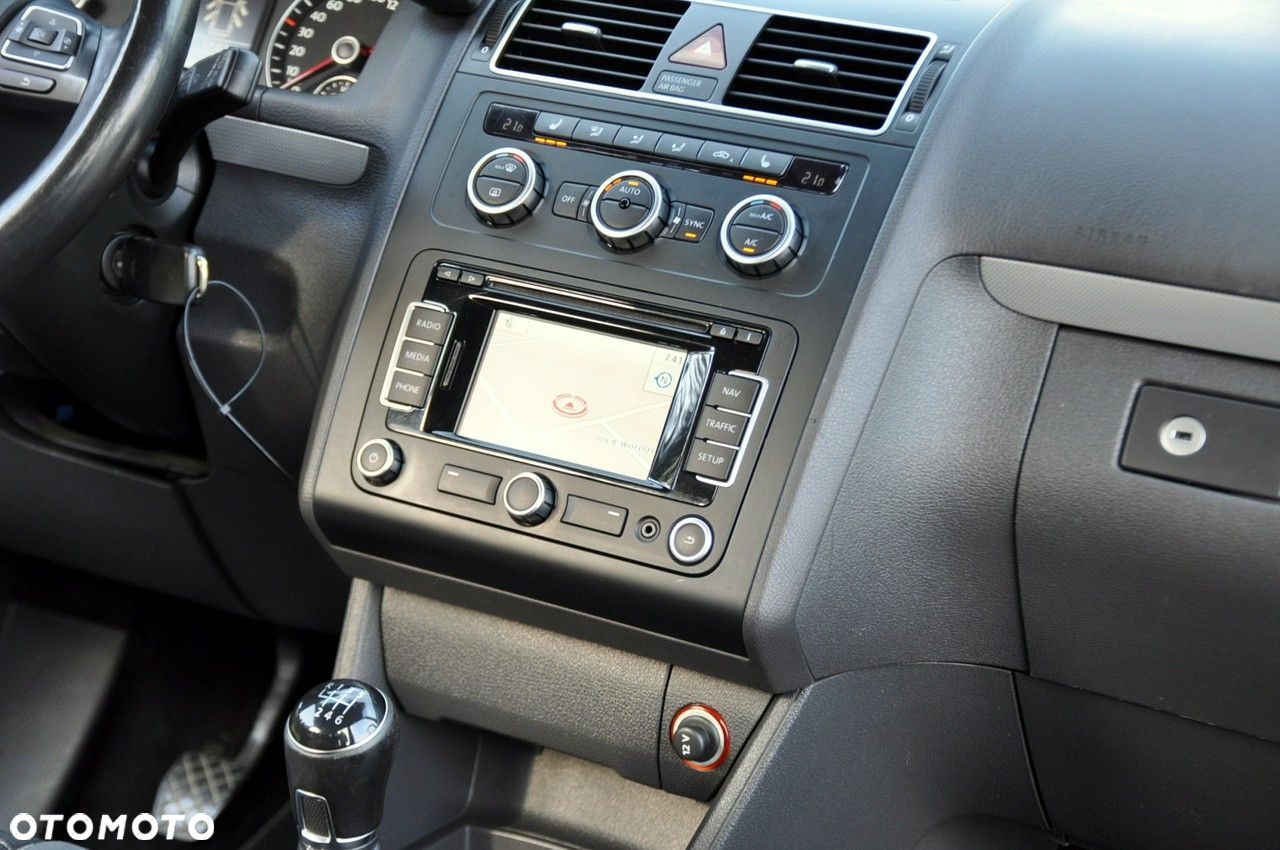 Volkswagen Touran - 28