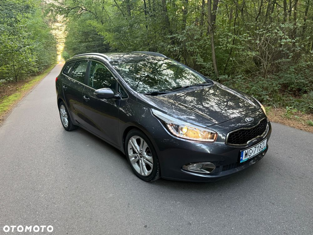 Kia Ceed 1.6 GDI Dream Team Edition - 1