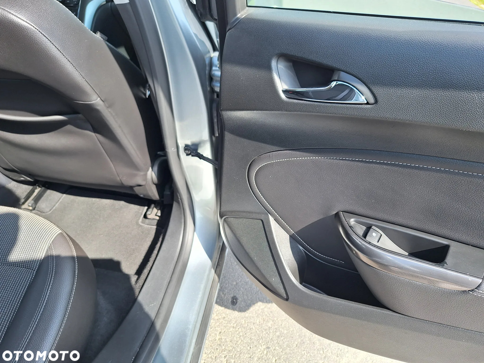 Opel Astra IV 1.4 T Cosmo - 24