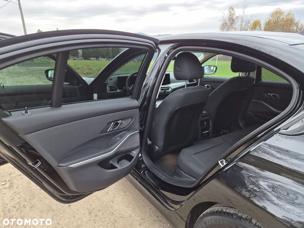 BMW Seria 3 318d - 19