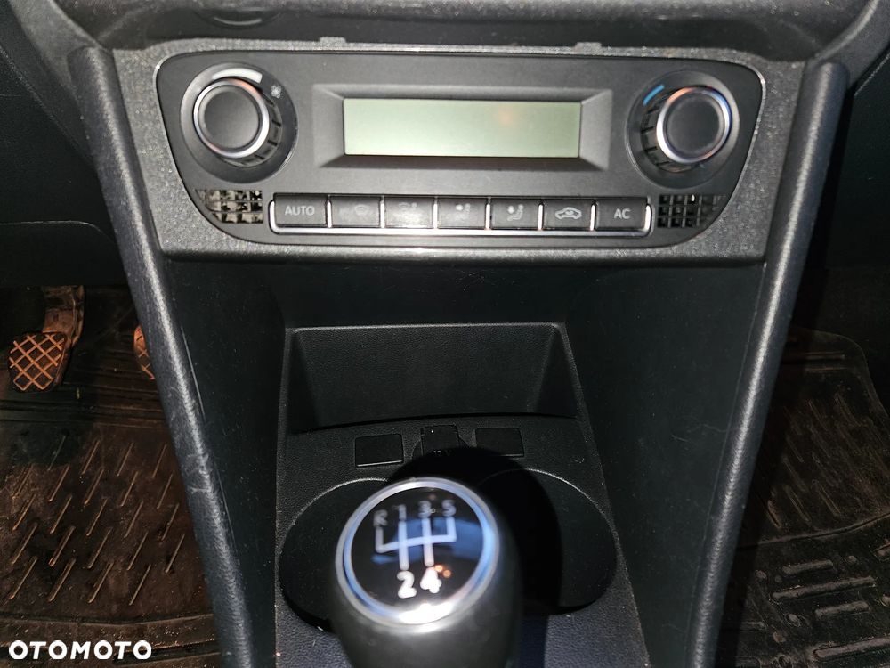 Volkswagen Polo 1.6 TDI DPF Highline - 17