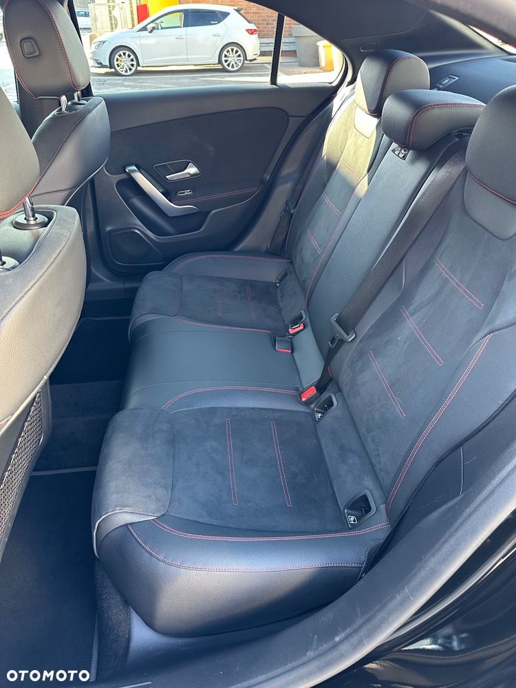 Mercedes-Benz Klasa A 180 7G-DCT Lim AMG Line Advanced Plus - 31