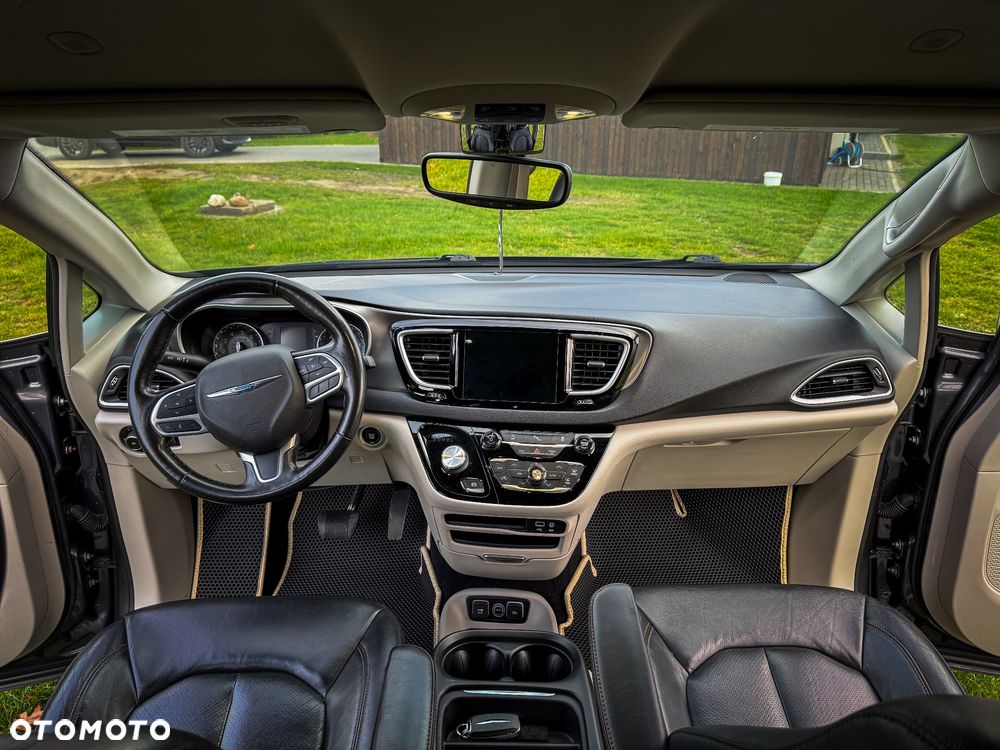 Chrysler Pacifica - 12
