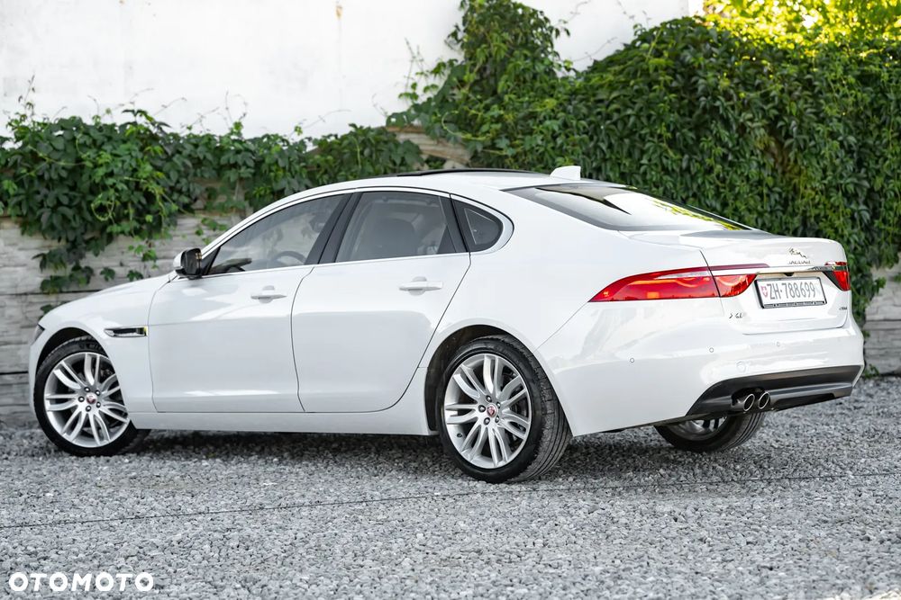 Jaguar XF 20d Prestige - 15