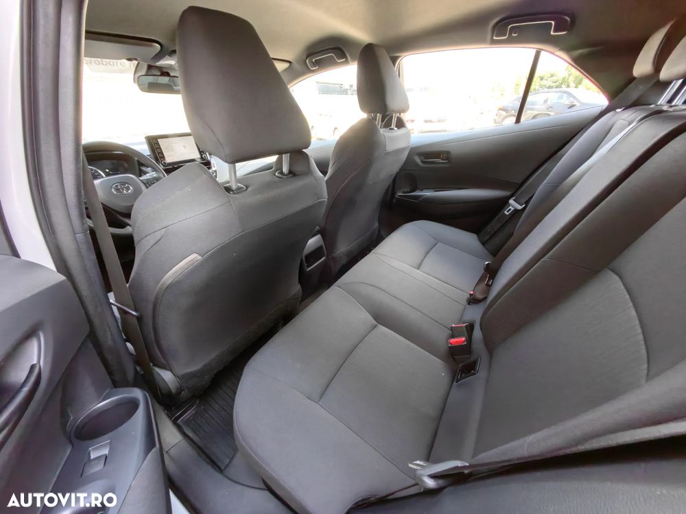 Toyota Corolla 1.8 HSD Business - 18