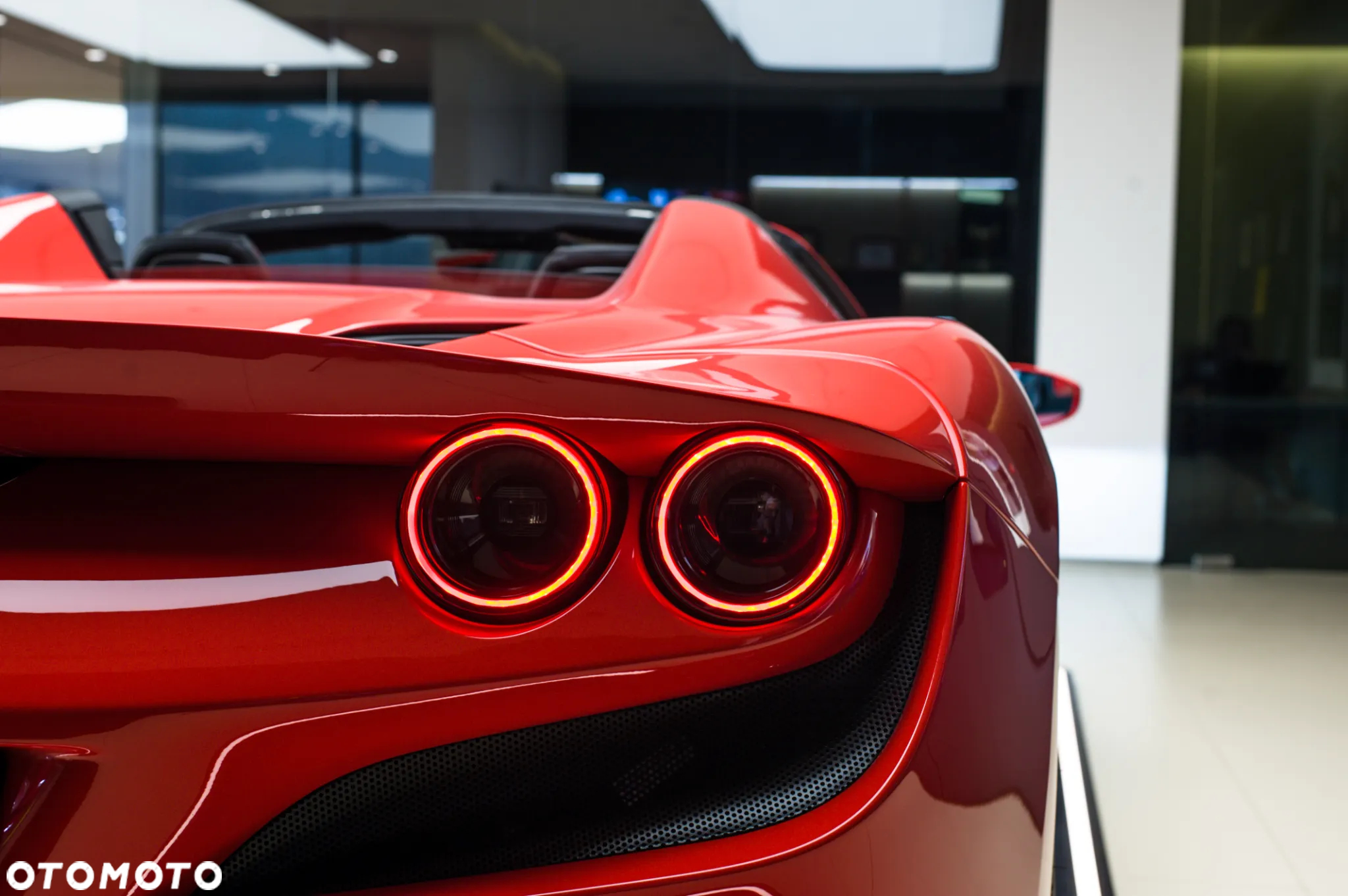 Ferrari F8 Spider - 12