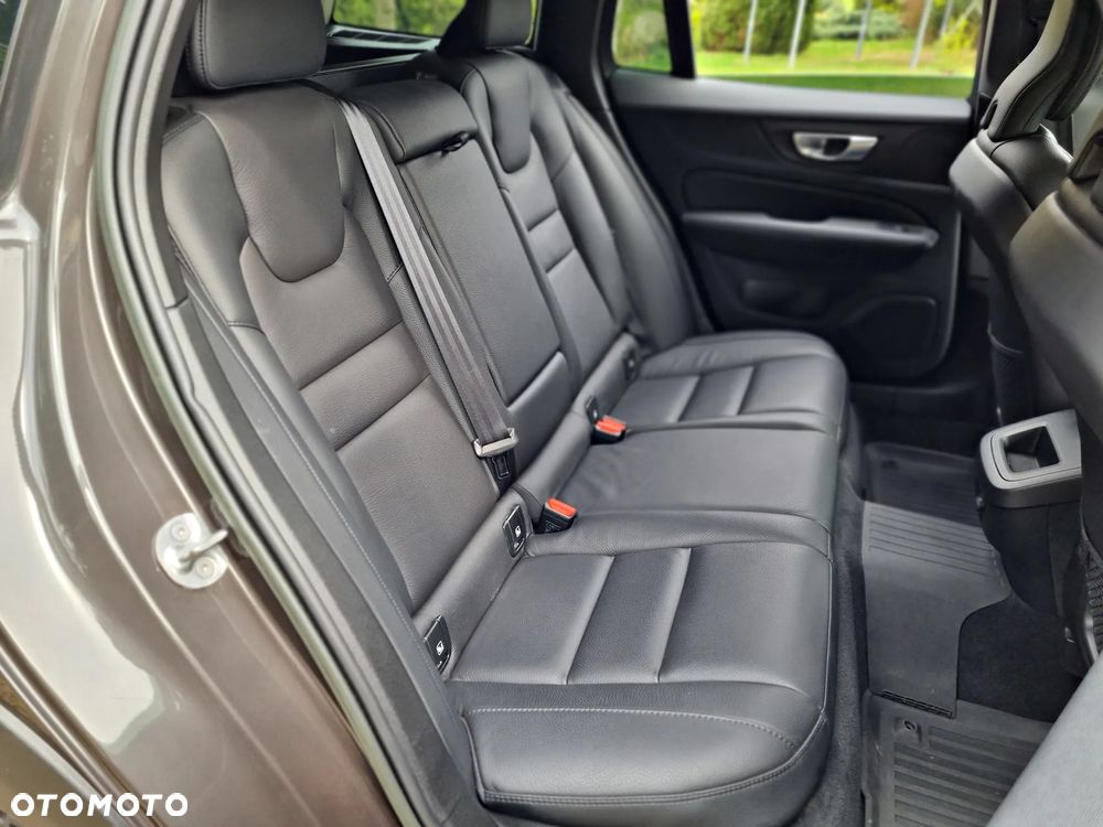 Volvo V60 Cross Country B4 D AWD Ultimate - 21