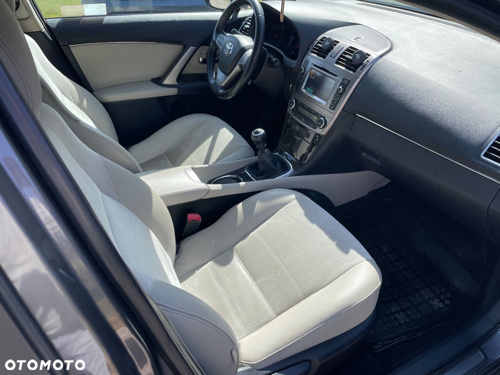 Toyota Avensis 1.8 Sol NAVI - 8