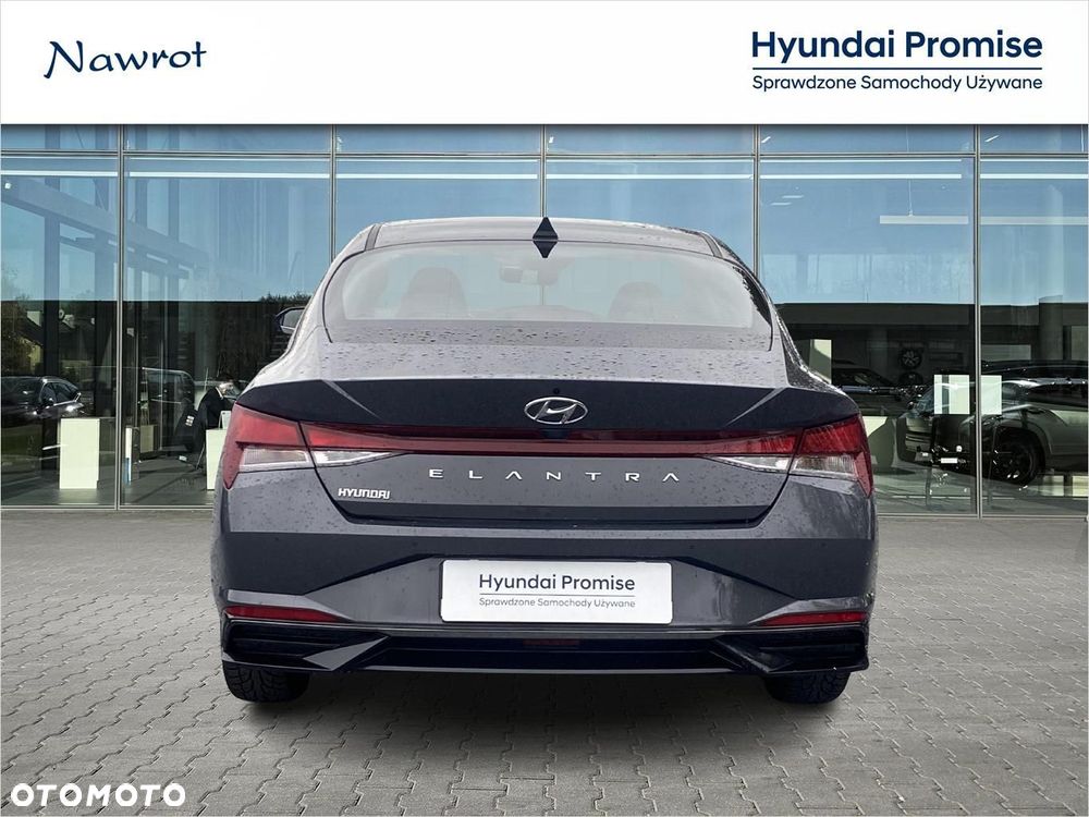 Hyundai Elantra - 4