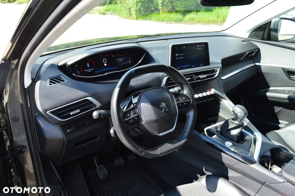 Peugeot 3008 1.2 PureTech Allure S&S - 18