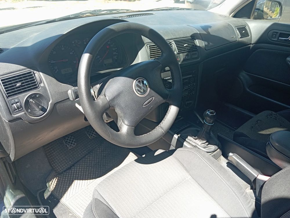 VW Golf 1.9 TDi 25 Anos - 15