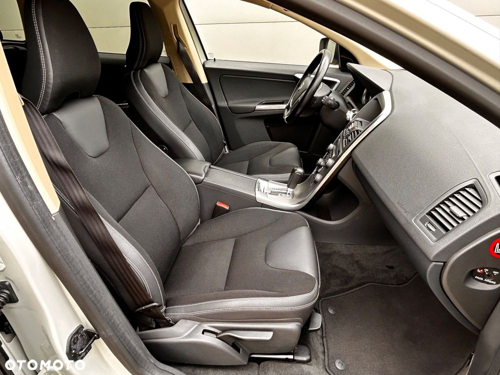 Volvo XC 60 D4 Geartronic Momentum - 25