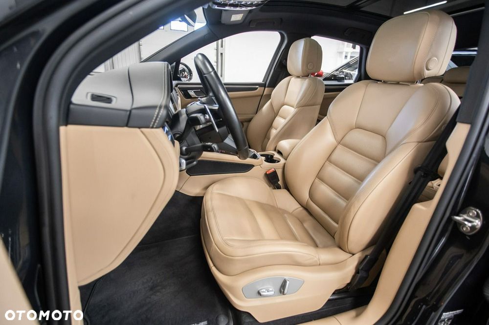 Porsche Macan T - 28