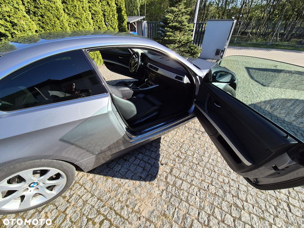 BMW Seria 3 325i M Sport Edition - 11