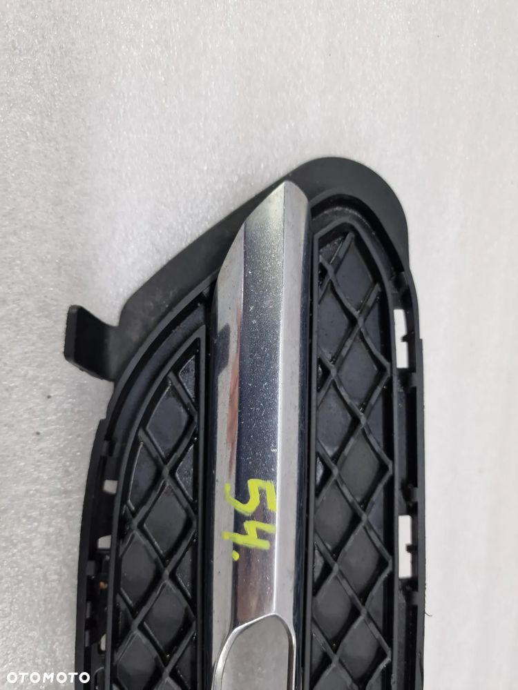 MERCEDES E-KLASSA W212 09- PRAWA KRATKA BOCZNA ZDERZAKA PRZEDNIEGO PRZÓD , NR A2128851823 , NR AUKCJI C/54 - 2