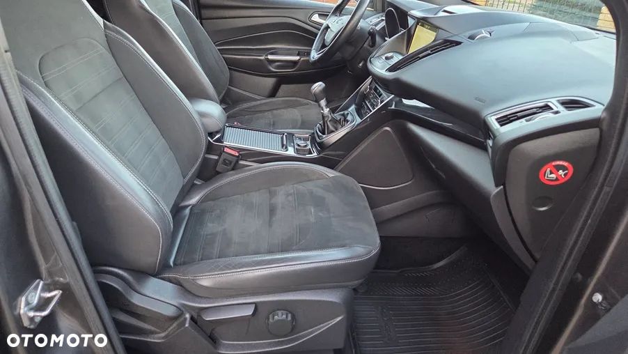 Ford Kuga 2.0 TDCi 4x4 ST-Line - 27