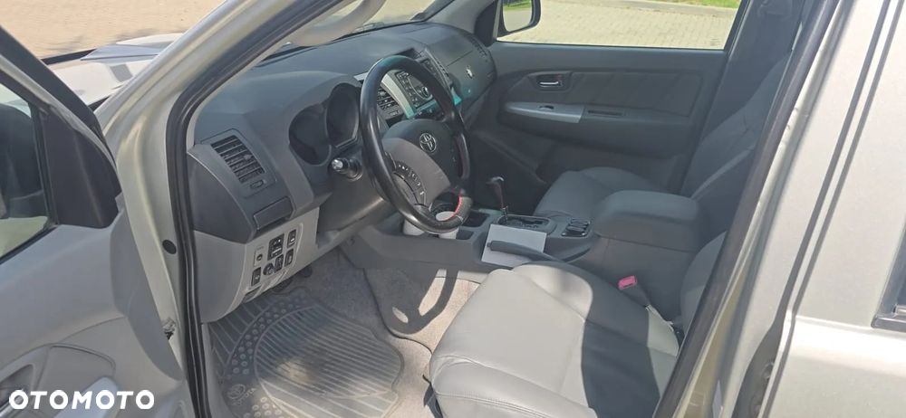 Toyota Hilux - 7
