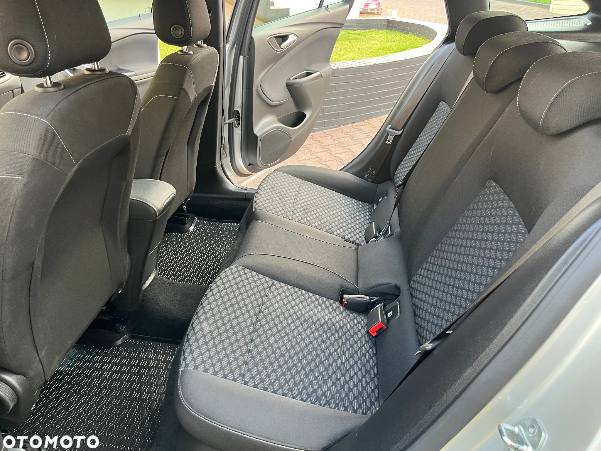 Opel Astra V 1.2 T Edition S&S - 20