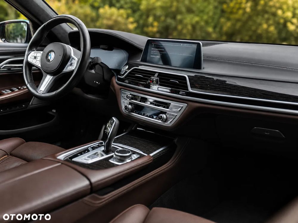 BMW Seria 7 750i xDrive - 17