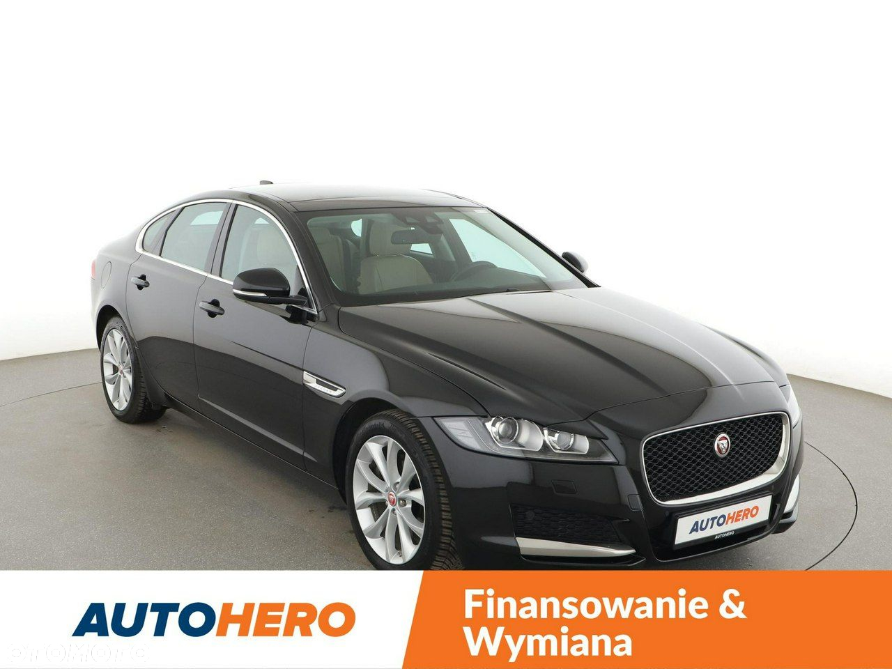 Jaguar XF 20d Portfolio - 10