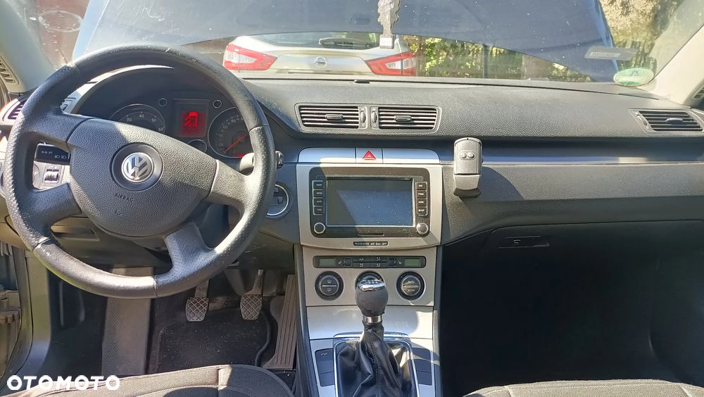 Volkswagen Passat 1.6 FSI Comfortline - 13