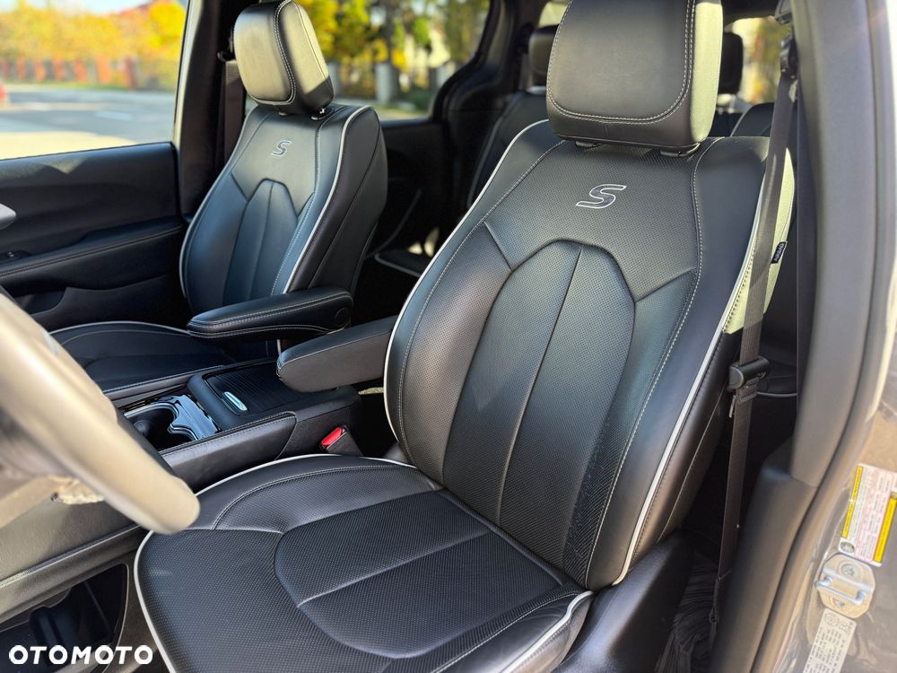 Chrysler Pacifica - 23