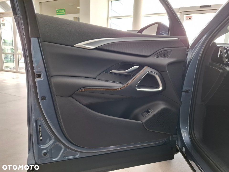 BYD Sealion 5 - 16