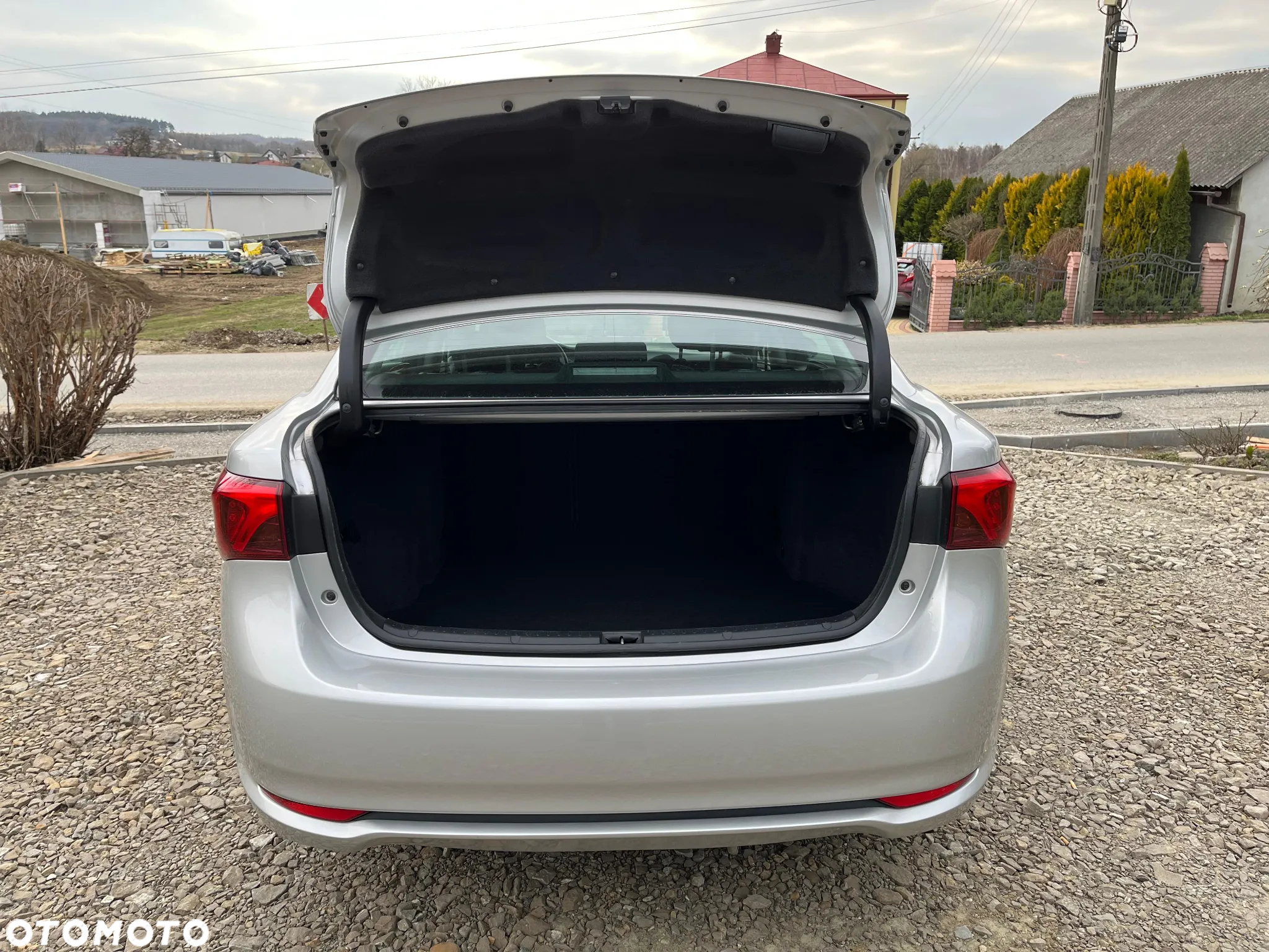 Toyota Avensis 1.8 Active - 9