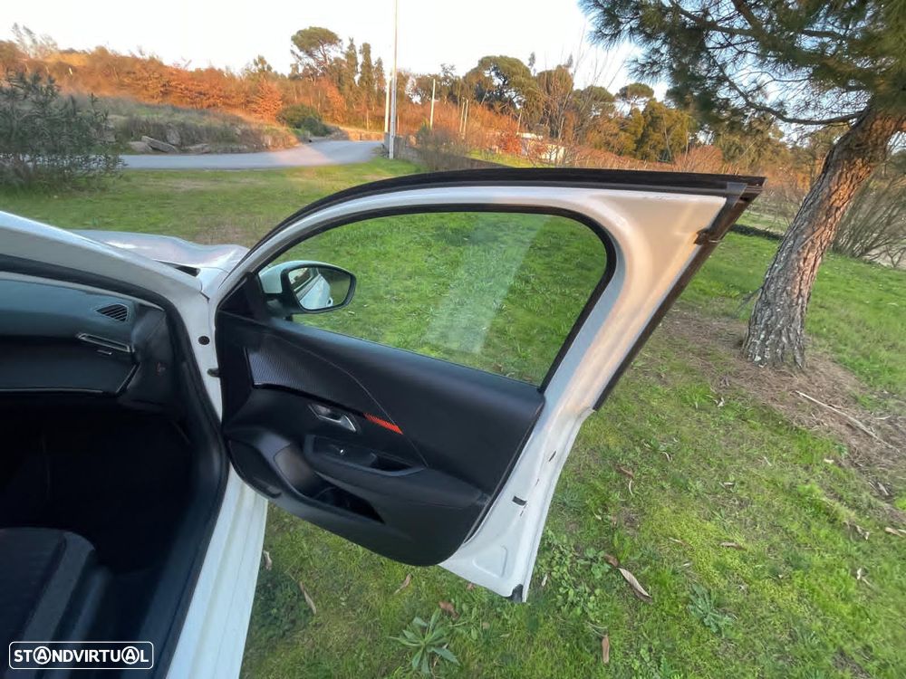 Peugeot e-208 Style - 17