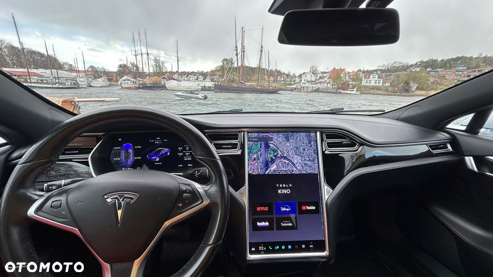 Tesla Model S - 12