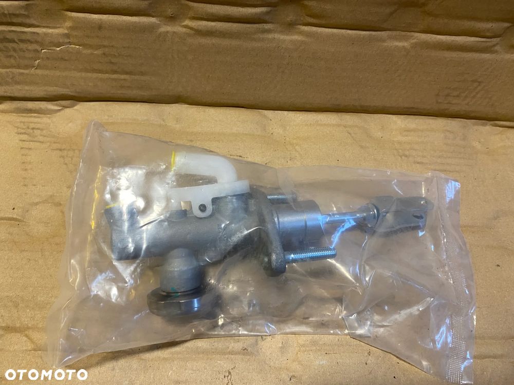 Pompka pompa sprzęgła 30610-5M007 OE - 2