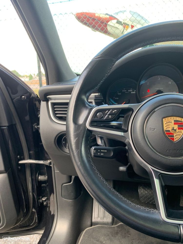 Porsche Macan S - 30