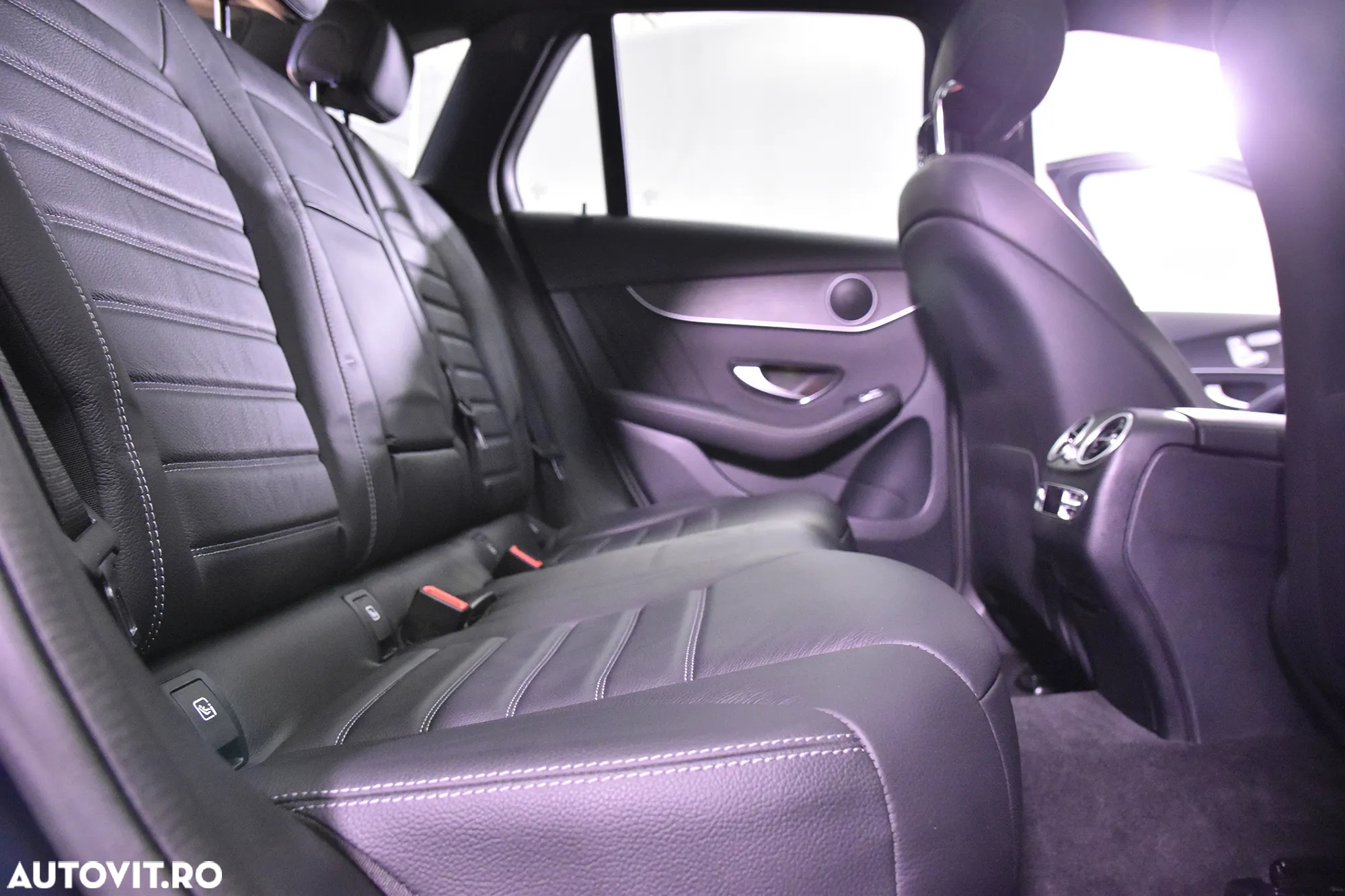 Mercedes-Benz GLC 300 e 4MATIC - 12